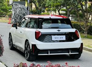 <span class=keywords><strong>MINI</strong></span> <span class=keywords><strong>JCW</strong></span> 3 portes électrique d'occasion 2025 Performance EV 468 km d'autonomie NEDC BOOST Overboost Châssis sport <span class=keywords><strong>JCW</strong></span> OLED Full L2 51,5 kWh - Product Image 4