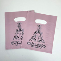 Sacs en plastique PE personnalisés en gros, sacs à main à quatre doigts, poignée à patch, impression en gravure, sacs jetables avec inscription « Merci », sacs pour vêtements