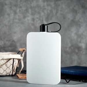 Bouteille d'eau isotherme carrée de style sport en acier inoxydable 304 écologique de 500 ml avec logo personnalisé – En stock - Product Image 4