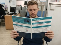 Dossier de présentation en papier journal imprimé CMJN sur mesure, 2 poches, porte-cartes double poche, taille personnalisée