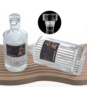 Garrafa de vodka com listras verticais de 250ml, garrafa de vinho vazia fosca de 500ml, logotipo com tampa adesiva e design grátis, de alta qualidade