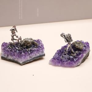 Venta al por mayor CrystalHola: Adorno de estatua de minero con racimo de amatista, hecho a mano, de moda, de piedra en bruto, decorativo para el hogar y escritorio, ideal para festividades. - Product Image 6