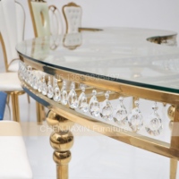 Meubles d'hôtel de luxe, table à manger ronde en verre, chaises en acier inoxydable doré et tables de réception pour événements festifs