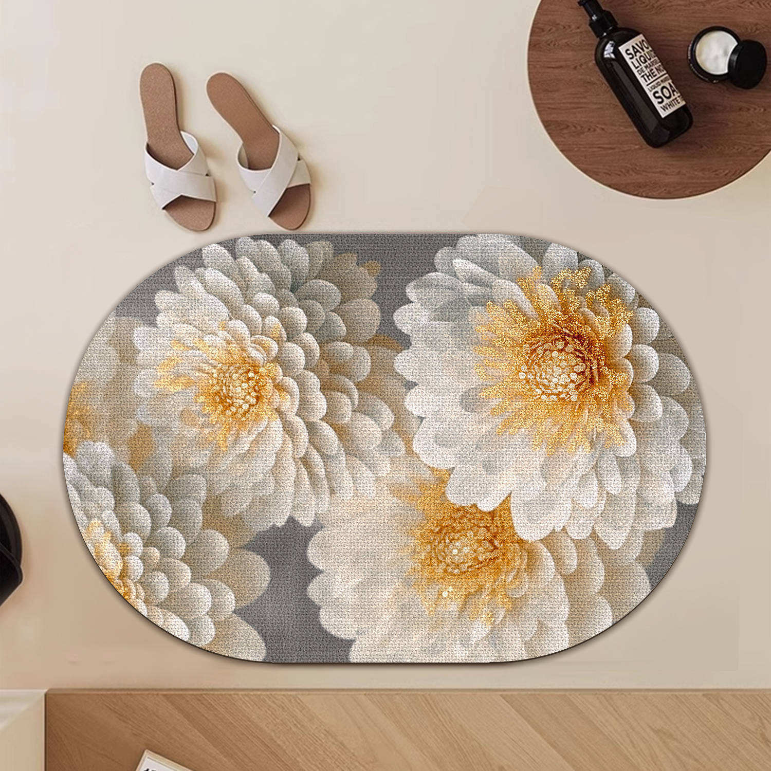 Los espejos en forma de flor reflejan la forma ovalada.