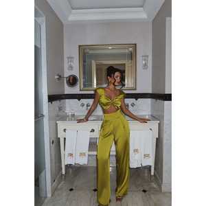 ชุดสูทกางเกงสีเขียวมะกอกสำหรับผู้หญิง - Product Image 1