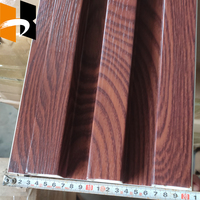 Panneaux muraux cannelés décoratifs d'intérieur en PVC WPC à grain de bois sans formaldéhyde Produits de qualité
