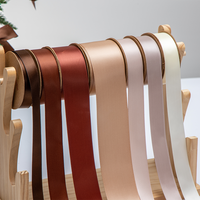 Bobine de ruban satiné double face de qualité supérieure en gros, écologique, avec logo personnalisé, correspondance précise des couleurs Pantone, pour une identité de marque haut de gamme