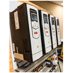 Convertisseur de fréquence variable VFD ACS580 ACS580-01-02A7-4 2.6A AC380-415V 0.75kW Triphasé IP20 Boucle fermée Sans capteur - Product Image 2