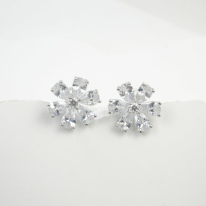 925 Silver Cubic Zirconia Flower <b>Stud</b> Earrings, Hypoallergenic Sparkling Five-Petal Zircon Earrings for Women, Daily & Gift UseV - Product Image 3
