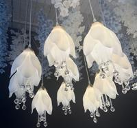 Vente en gros de lampes décoratives lumineuses pour salle de mariage en acrylique pour la disposition des lieux lustres Magnolia