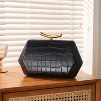 Pochette de soirée Aimiqi en PU motif crocodile avec fermeture éclair, bandoulière polyvalente, luxe abordable pour femmes, idéale pour les banquets