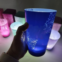 Vente directe usine – Gobelet lumineux LED en plastique de 14 oz avec capteur d'eau, couvercle et paille – Gobelets de fête LED activés par le liquide – Verre LED