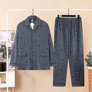 <span class=keywords><strong>Pigiama</strong></span> <span class=keywords><strong>da</strong></span> <span class=keywords><strong>uomo</strong></span> di lusso <span class=keywords><strong>in</strong></span> <span class=keywords><strong>cotone</strong></span> alla moda con risvolto stampato completo <span class=keywords><strong>da</strong></span> notte a maniche lunghe abbigliamento <span class=keywords><strong>da</strong></span> notte Casual <span class=keywords><strong>in</strong></span> <span class=keywords><strong>cotone</strong></span> per la casa - Product Image 4