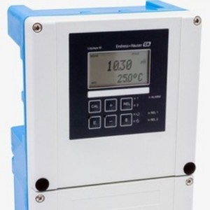 pH-mètre industriel Endress+Hauser CM442-AAM1A2F010A avec écran LCD et boîtier en plastique - Product Image 1