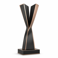 Trophée métallique Echelon, ailettes en cuivre brossé s'élancant vers des ailes montantes, trophée métallique personnalisé pour les sports