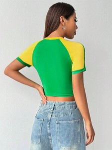 T-shirt Corta da <span class=keywords><strong>Donna</strong></span> Y2K in Cotone Spandex con Contrasto di Colore, Grafica Bandiera Brasiliana Ricamata, Vestibilità Aderente e Maniche Raglan - Product Image 4
