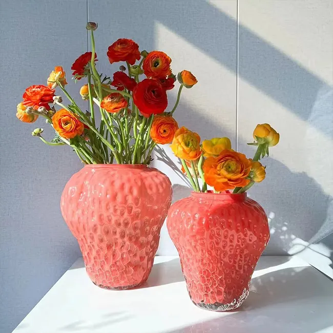 OEM deux ensembles de verre de vase en forme de fraise rouge vif en vrac