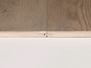 Suelo de madera de ingeniería multicapa ahumado de roble cepillado moderno popular con características de alta calidad y ecológicas - Product Image 3