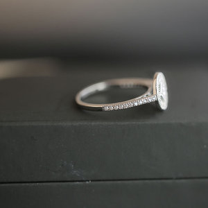 Elegante anello a rombo cavo per donna, design scintillante intarsiato, gioielli alla moda in stile ufficio - Product Image 4