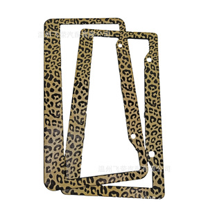 Marco de matrícula de plástico con estampado de leopardo, distancia entre orificios de 205 mm, para accesorios de coche - Product Image 2
