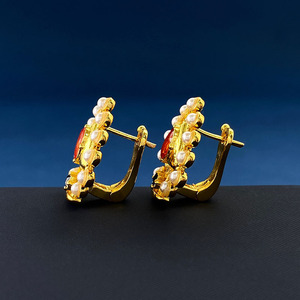 2024 Vintage <span class=keywords><strong>poker</strong></span> oreja raqueta diseño femenino sentido Palacio estilo hueco geometría corazón fritillary perla pendientes <span class=keywords><strong>Stud</strong></span> - Product Image 5