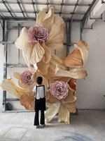 Installation d'art en soie géante personnalisée de luxe D310, faite à la main, pour la scène de mariage ou la scène de remise de diplôme, vitrine