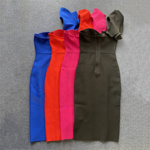 Diseño personalizado romántico encantador Color sólido satén vestido de fiesta de noche transpirable plisado vestido de baile Natural alto Halter largo - Product Image 1