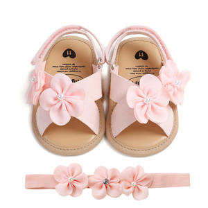 Sandales pour bébé fille nouveau-né à semelle souple, vente chaude, chaussures d'été pour bébé fille avec motif floral assorti à un ensemble de bandeaux - Product Image 6
