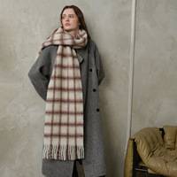 Écharpe en laine à carreaux vintage pour femme, châle d'hiver épais et confortable avec une élégante bordure à pompons