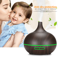 Diffuseur d'huiles essentielles ultrasonique OEM pas cher 200 ml à grain de bois avec télécommande, humidificateur d'air à brume froide pour maison et hôtel