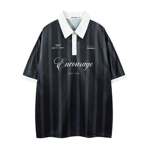 เสื้อยืดโปโลแขนสั้นสไตล์เรโทรคลาสสิกสำหรับผู้ชาย ลายทางพิมพ์ตัวอักษร สีสันตัดกัน เหมาะสำหรับฤดูร้อน - Product Image 2