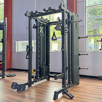 Machine Smith multifonctionnelle robuste avec croisement de câbles et pile de poids – Équipement de musculation professionnel pour salle de sport