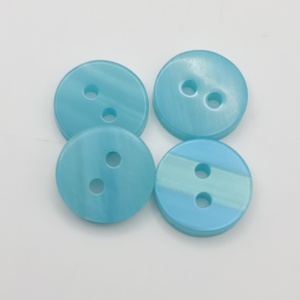 Giá Bán Buôn Trong Kho 18L 5500Pcs Ngọc Trai Màu Xanh Màu Flatback Thân Thiện Với Môi Nhựa Nhựa Vòng 2-Lỗ Nút - Product Image 5