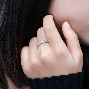 Женское кольцо с фианитами, серебро 925 - Product Image 4