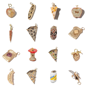 Butik Zirkon Mewah |   Liontin Pave CZ Berlapis Emas 18K dari Kuningan |   Liontin Bentuk Tapal Kuda, Sepak Bola, Hati, dan Jamur Wishbone - Product Image 5