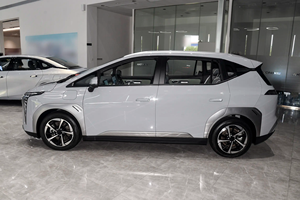 2024 Aion y Cộng với 510km Phạm vi điện SUV 5 chỗ 5 cửa ra vào bên trái chỉ đạo tối nội thất R17 lốp xe toàn cảnh cửa sổ trời - Product Image 3