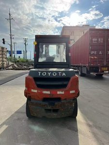 Montacargas Toyota de Combustión Interna de 5 Toneladas, Alimentado por GLP, Mástil de Tres Etapas, Operación Sentado, Neumáticos Neumáticos, Uso en Interiores - Product Image 5