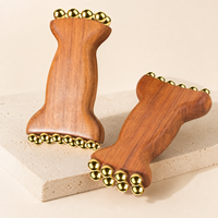 Outils de massage Gua Sha en laiton et bois de santal doré en gros, 20 billes en laiton, masseur double face pour méridiens, cuir chevelu, visage et corps, logo personnalisé OEM