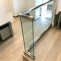 Système de balustrade moderne pour hôtel, en aluminium, avec profilé en U, sans cadre, en verre, avec main courante et éclairage LED intégré, pour balcon, terrasse et escalier