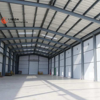 Structure de construction préfabriquée en acier léger conforme aux normes ASTM avec procédé de soudage pour entrepôt, hangar, atelier