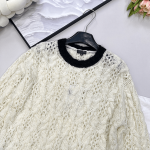 เสื้อสเวตเตอร์คอกลมแบบถักลายเคเบิ้ล แต่งขอบด้วยผ้าถักลายตัดกัน เหมาะสำหรับใส่ลำลองและใส่ทำงาน - Product Image 4