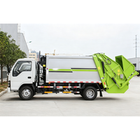 Camion compacteur de déchets ISUZU ELF 4x2 de 8m³ à chargement arrière hydraulique, norme export, pour la collecte des ordures et l'assainissement