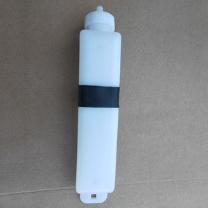 Réservoir d'expansion en plastique, volume et dimensions personnalisables, pour la réparation et le remplacement des systèmes de refroidissement automobile. - Product Image 2