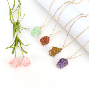 Natural <span class=keywords><strong>rock</strong></span> quartzo pingente colar irregular cristal envolvido ouro thread chakra gemstone jóias para as mulheres - Product Image 3