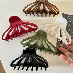 Vàng Nhãn Retro Tam Giác Hollow Acetate Lớn Tóc Claw Cao cấp Đa Năng Cá Mập Clip Tóc Phụ Kiện Cho Các Bên - Product Image 1