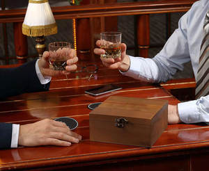 Vintage kreative Kiefernholz Lagerung Geschenk box Wasser Wein Tasse mit transparenten Marmor Eiswürfel Untersetzer Whisky Glas Set - Product Image 6