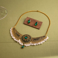 Ensemble de bijoux de mode Kundan, collier rond en perles de style bohème indien vintage, boucles d'oreilles à clous en diamant, luxe nuptial