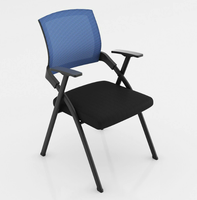 Chaise de formation ergonomique pliable avec dossier en maille ventilée et tablette d'écriture rembourrée pour conférences, salles de classe et bureaux