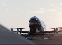 Porte sectionnelle coulissante électrique à grande portée pour hangar de drone, isolation thermique, finition acier, entrepôt industriel, double hangar