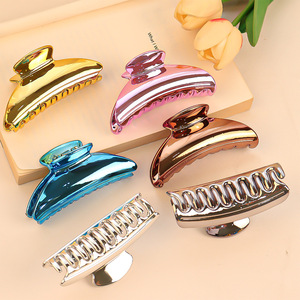 Vente en gros de pinces à cheveux métalliques de 9 cm, couleur métallique, style coréen, grande pince à cheveux en plastique pour un usage quotidien - Product Image 1
